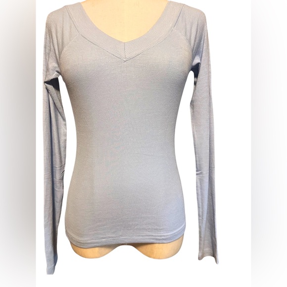 Urban Outfitters BDG Shannen Off-The-Shoulder Long Sleeve Tee in Blue - Picture 4 of 9